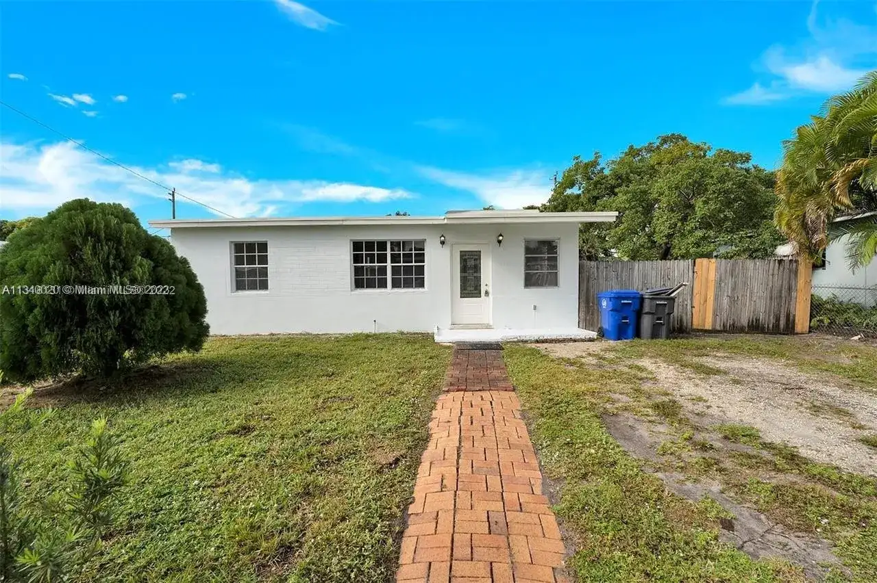 3900 SW 47th Ave, West Park FL 33023 photo 4