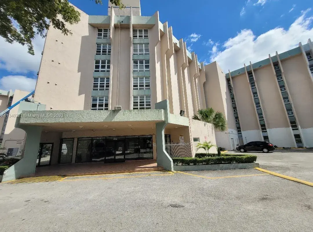 9682 Fontainebleau Blvd # 608, Miami FL 33172