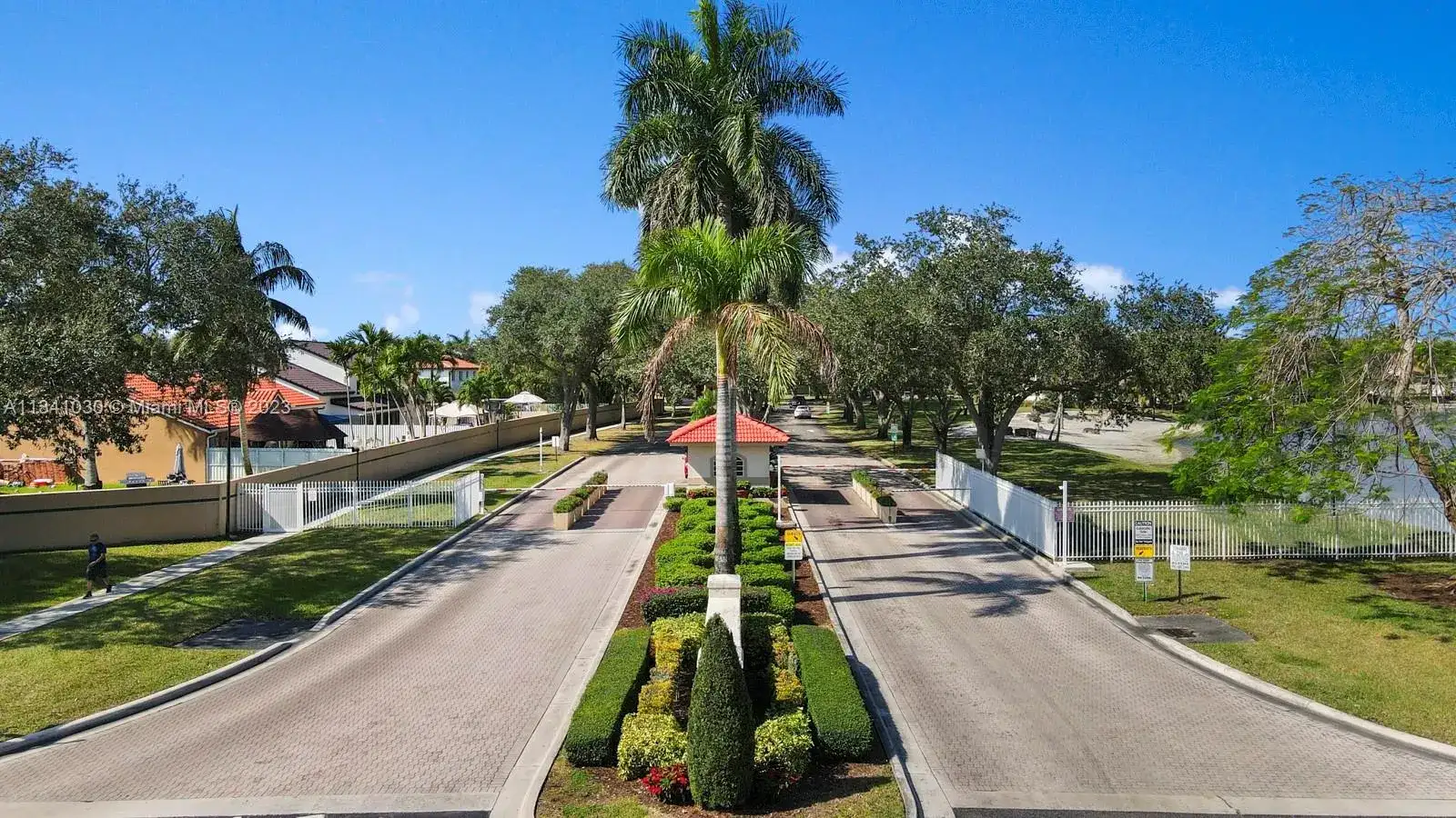 19922 NW 88th Ave, Hialeah FL 33018 photo 2