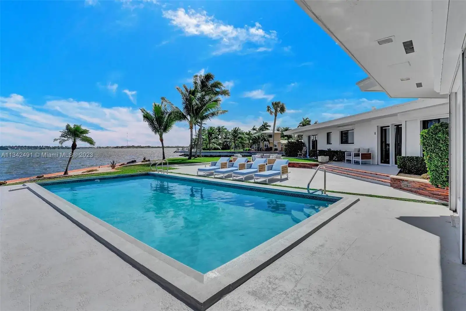 9101 N Bayshore Dr, Miami FL 33138 photo 5