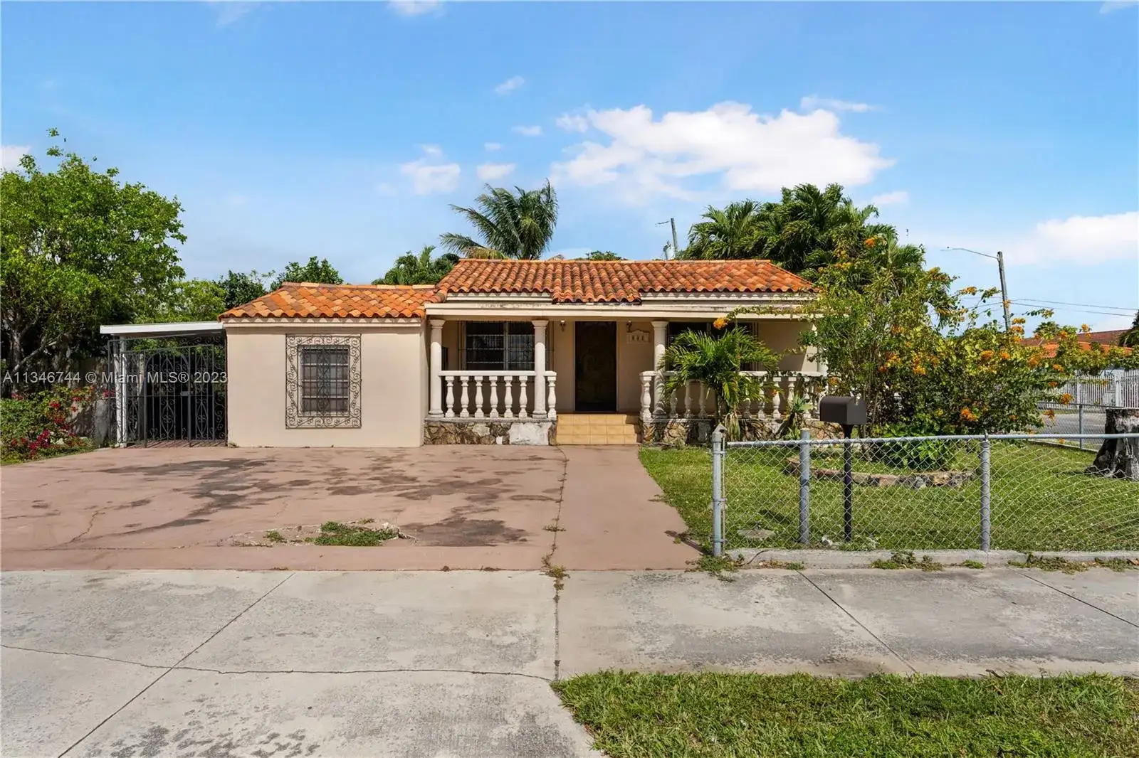 881 SE 8th St, Hialeah FL 33010 photo 2