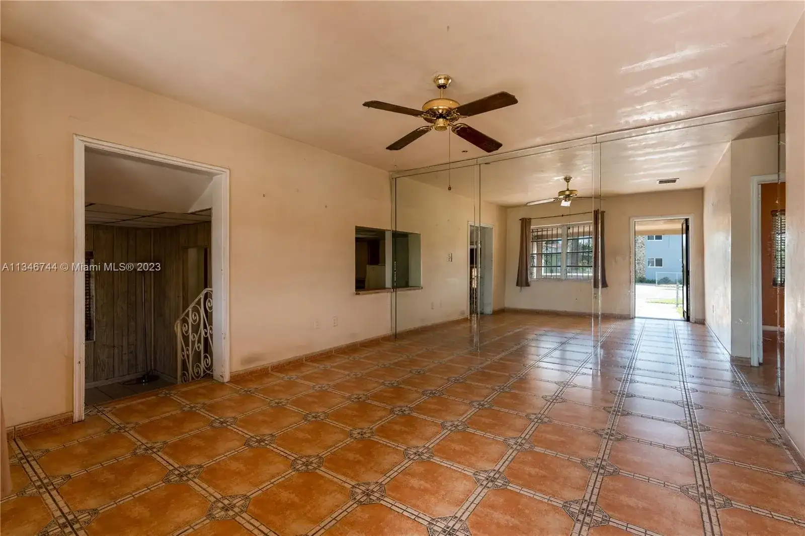 881 SE 8th St, Hialeah FL 33010 photo 3