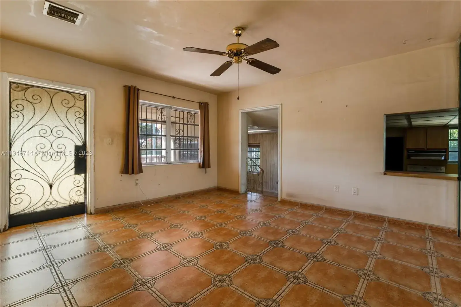 881 SE 8th St, Hialeah FL 33010 photo 4