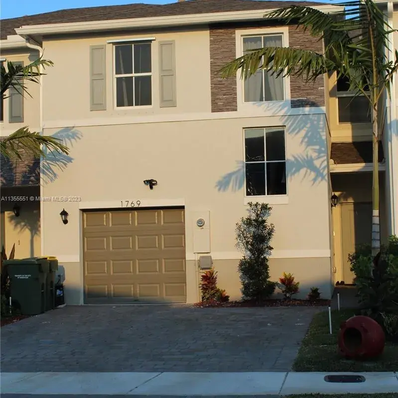 1769 SE 7th Ter, Homestead FL 33034