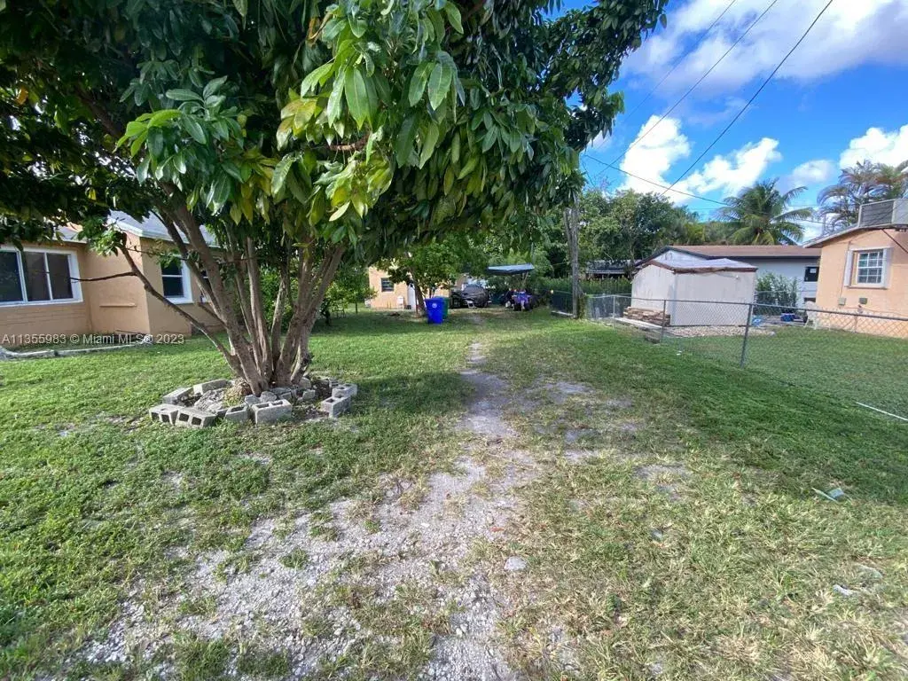 1025 NW 55th St, Miami FL 33127
