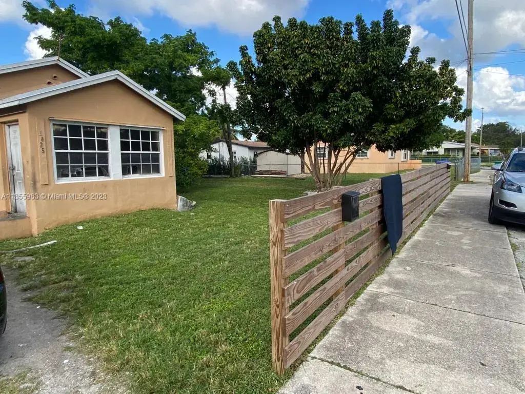 1025 NW 55th St, Miami FL 33127
