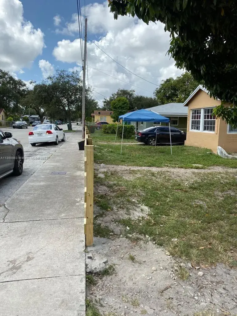 1025 NW 55th St, Miami FL 33127