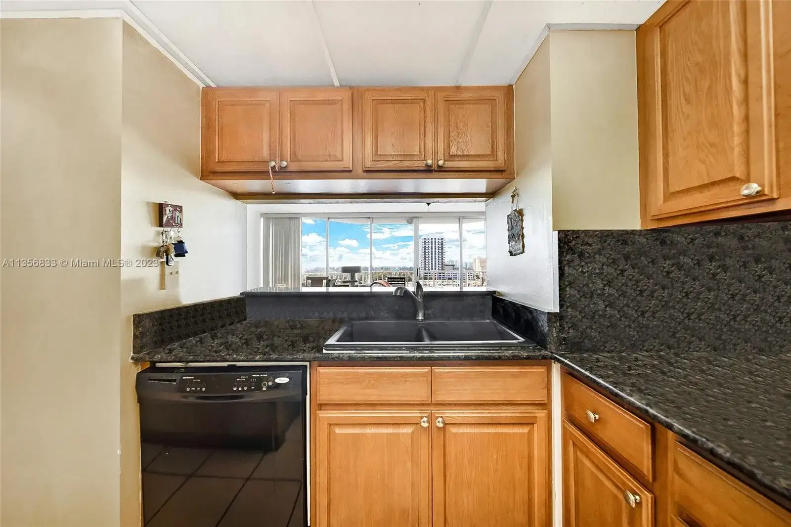 7601 E Treasure Dr # 1011, North Bay Village FL 33141 photo 2
