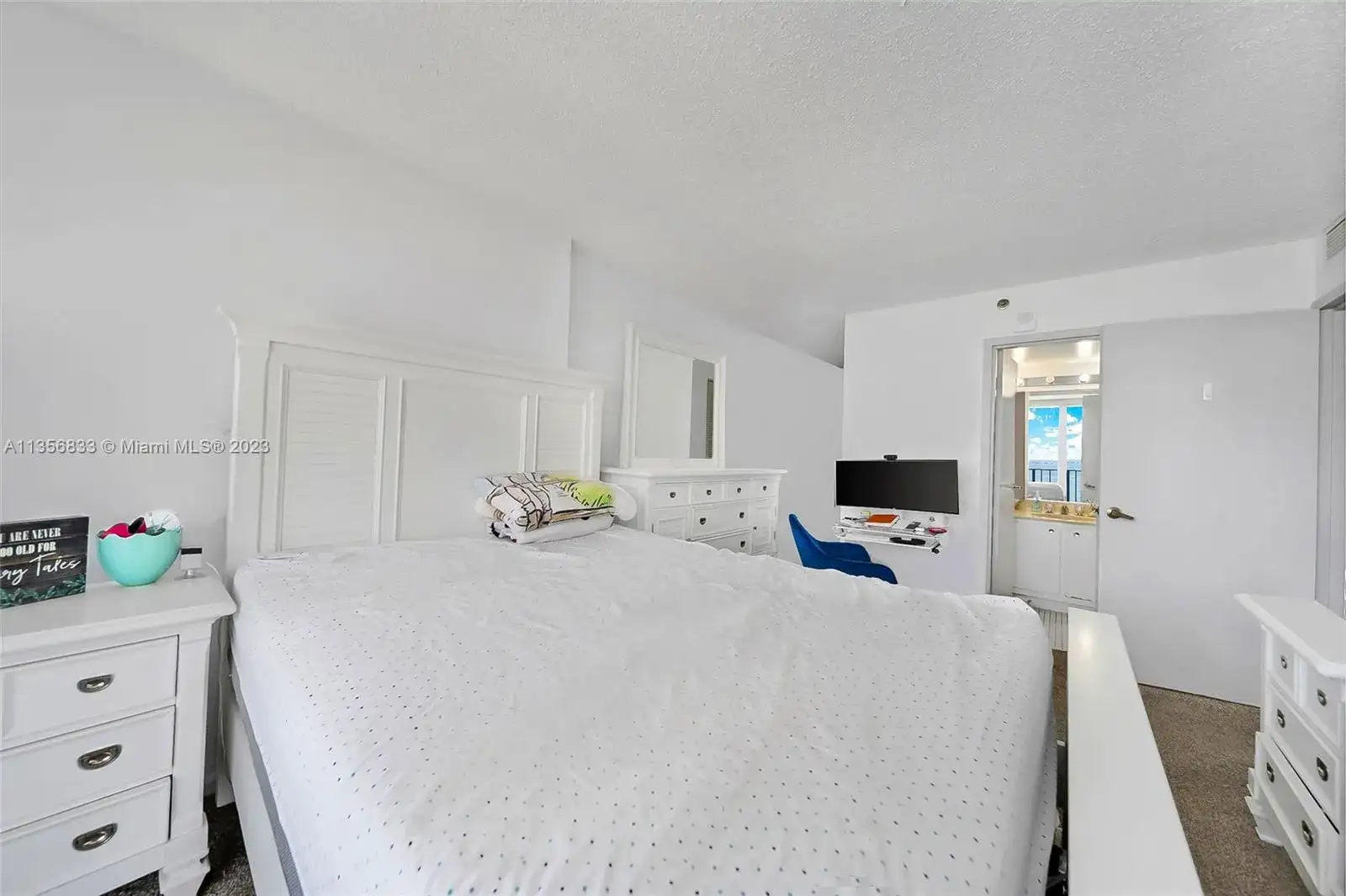 7601 E Treasure Dr # 1011, North Bay Village FL 33141 photo 3