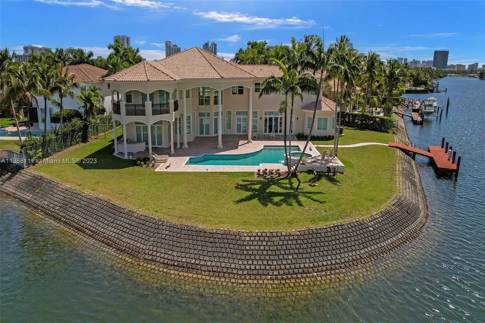 1130 Harbor Ct, Hollywood FL 33019 photo 3