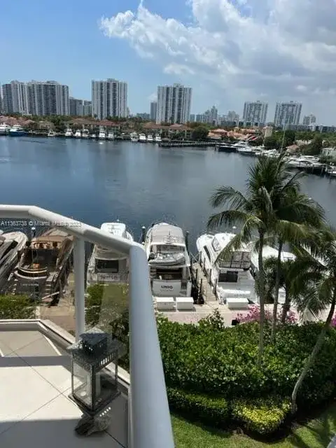 3610 Yacht Club Dr # 509, Aventura FL 33180 photo 3
