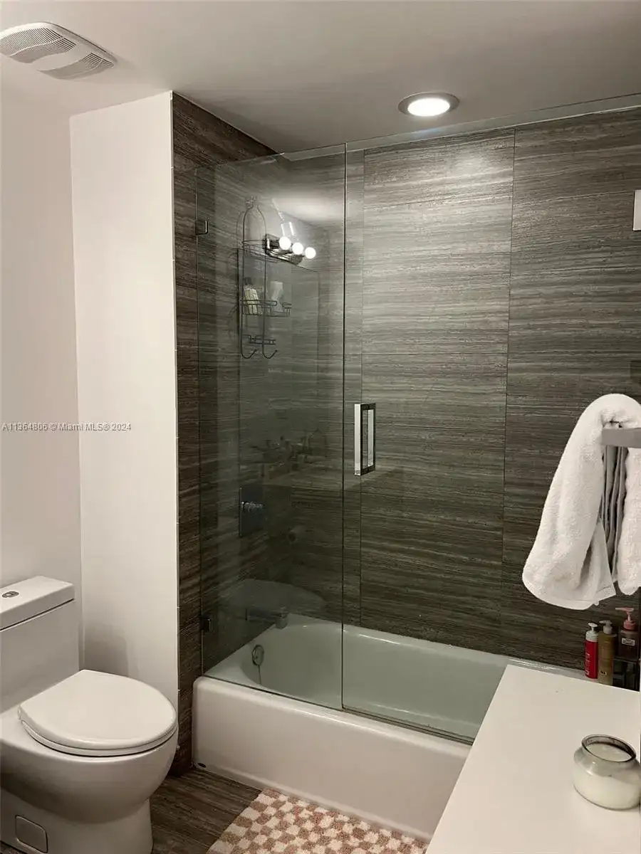 1010 Brickell Ave # 2010, Miami FL 33131 photo 2