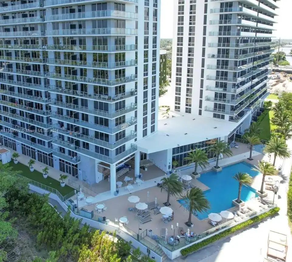 16385 Biscayne Blvd # 7, North Miami Beach FL 33160