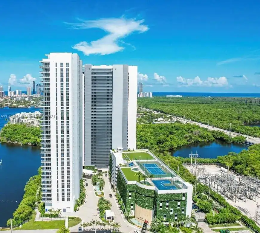 16385 Biscayne Blvd # 7, North Miami Beach FL 33160 photo 2