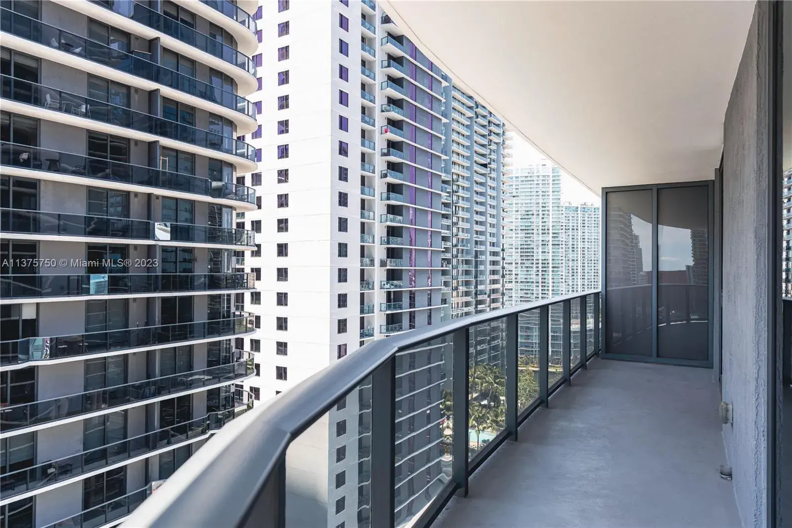 45 SW 9th St # 2206, Miami FL 33130
