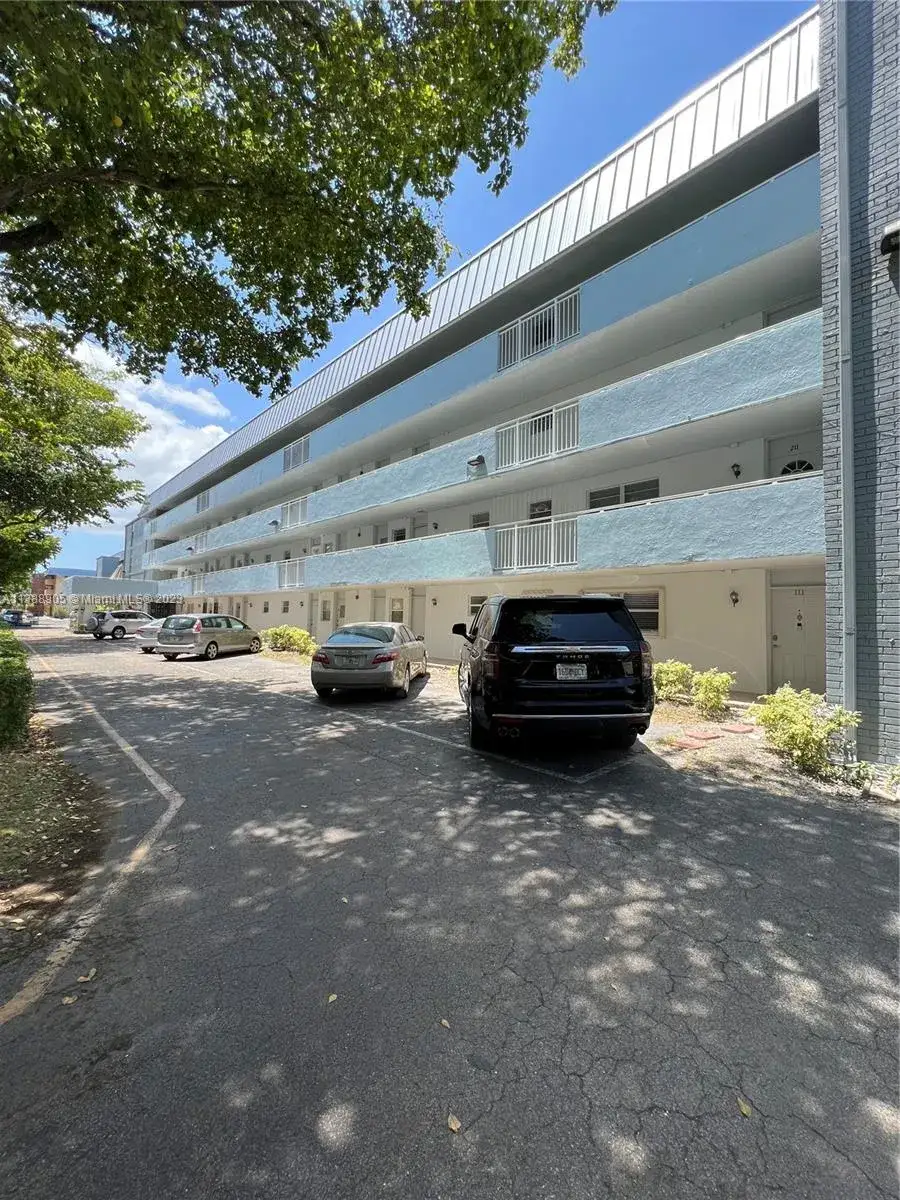 3725 NE 169th St # 111, North Miami Beach FL 33160