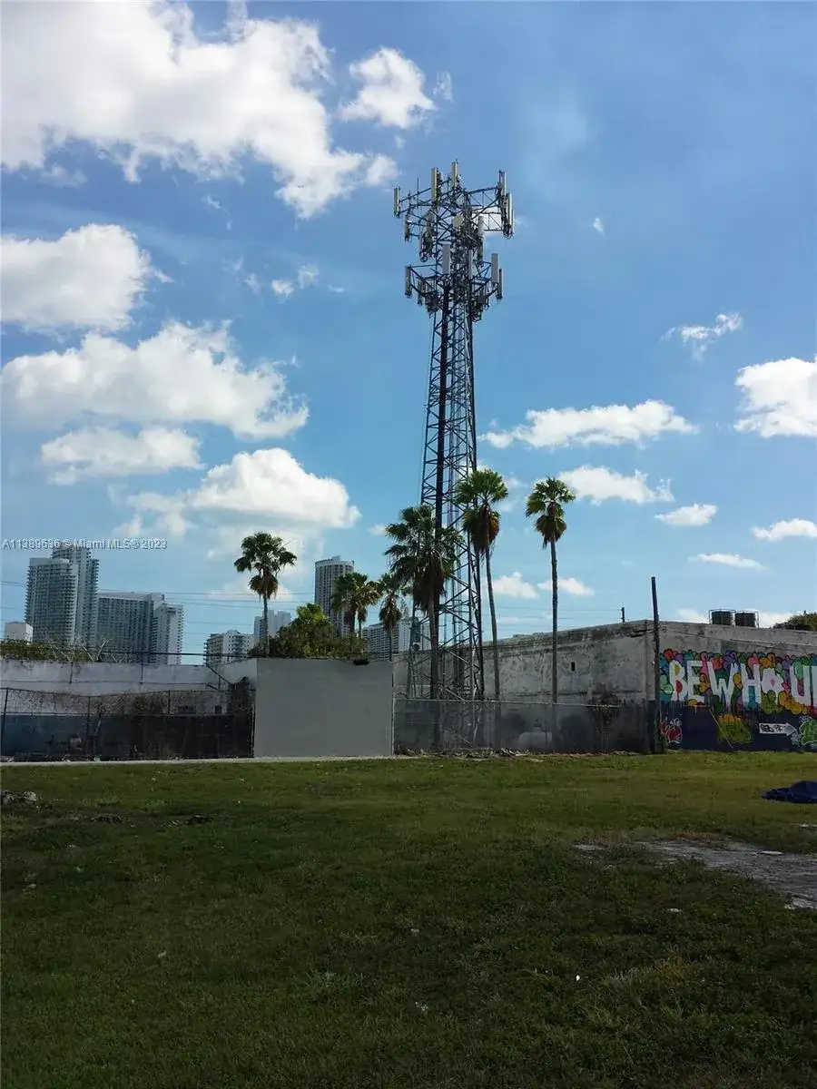 60 NW 20th St, Miami FL 33127 photo 4
