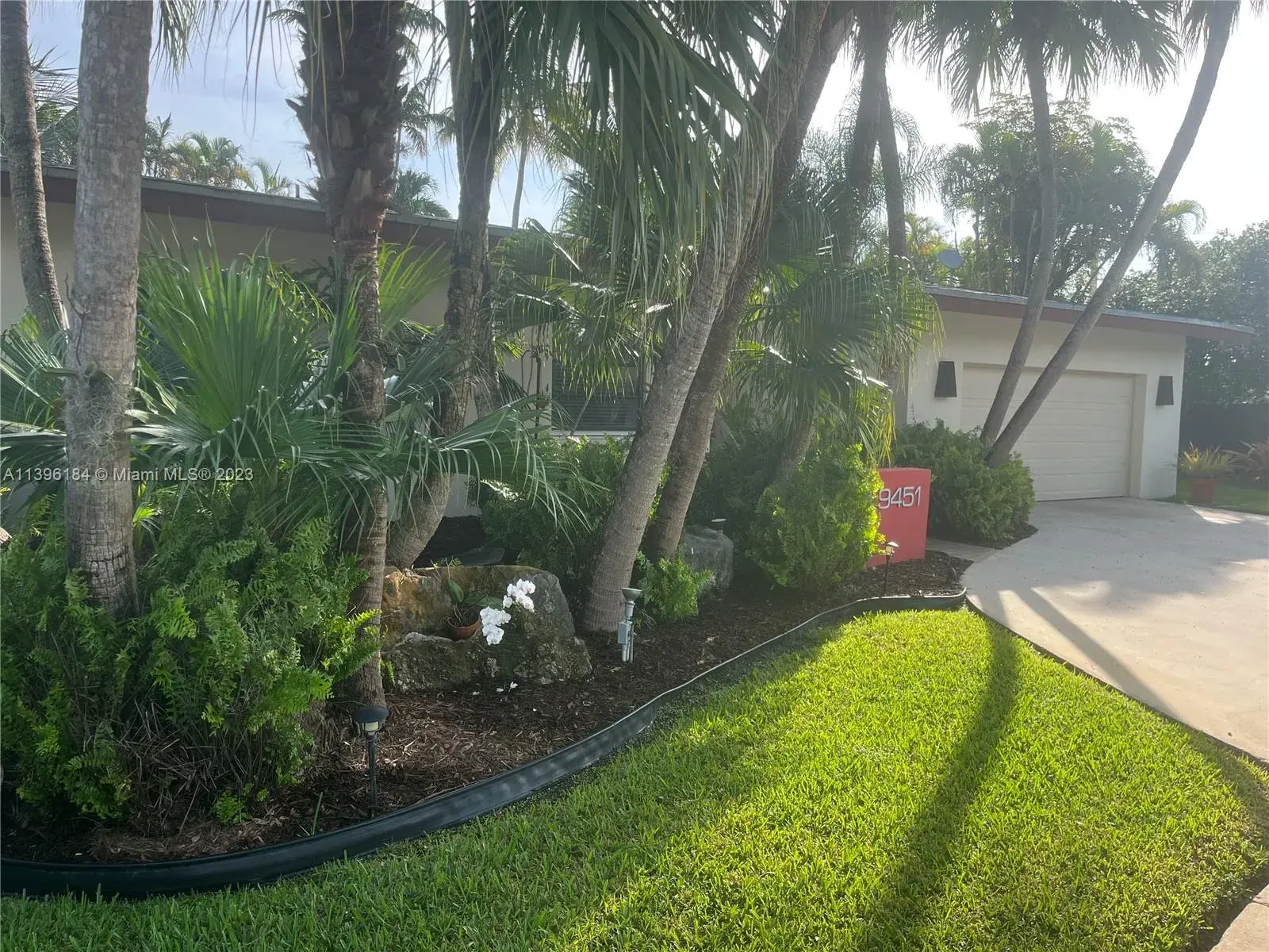9451 E Calusa Club Dr, Miami FL 33186