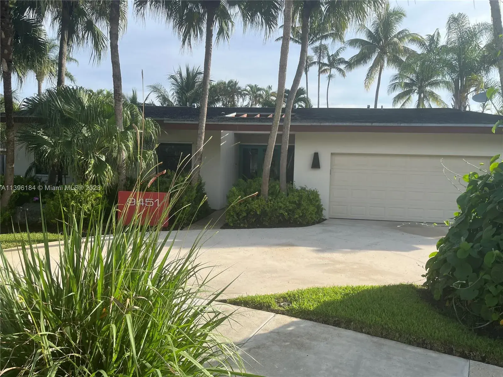 9451 E Calusa Club Dr, Miami FL 33186