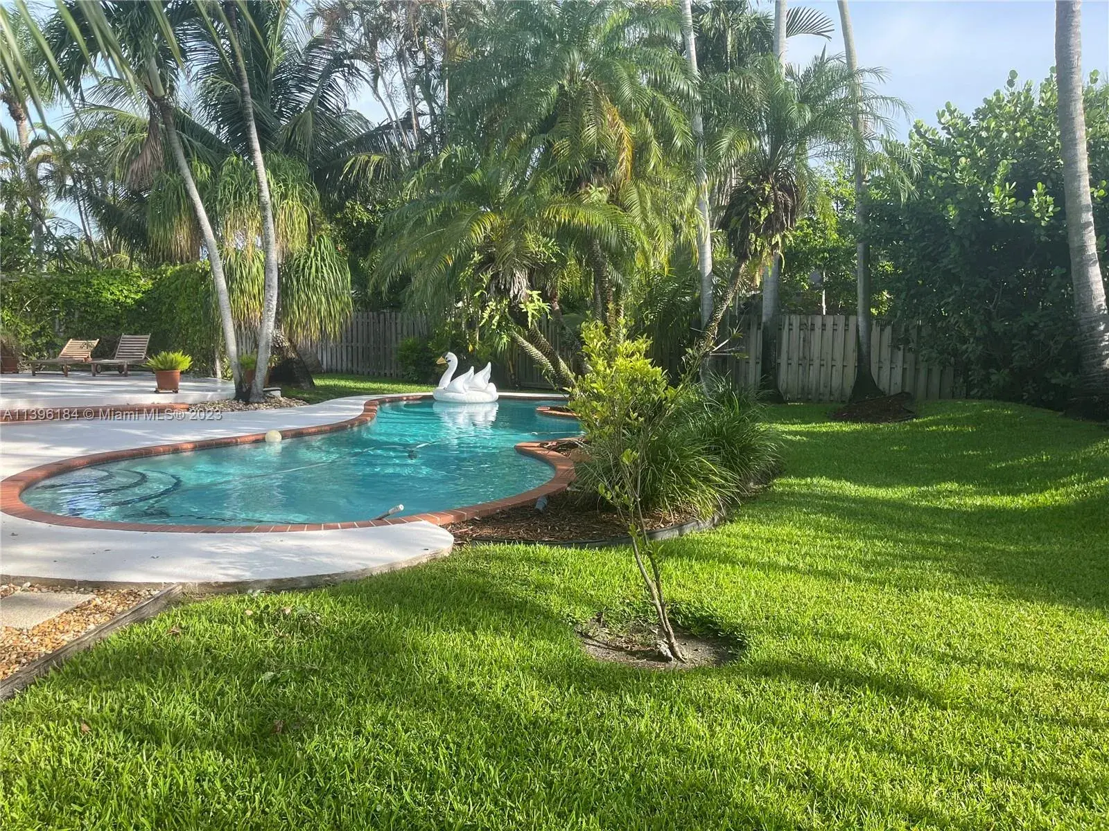 9451 E Calusa Club Dr, Miami FL 33186