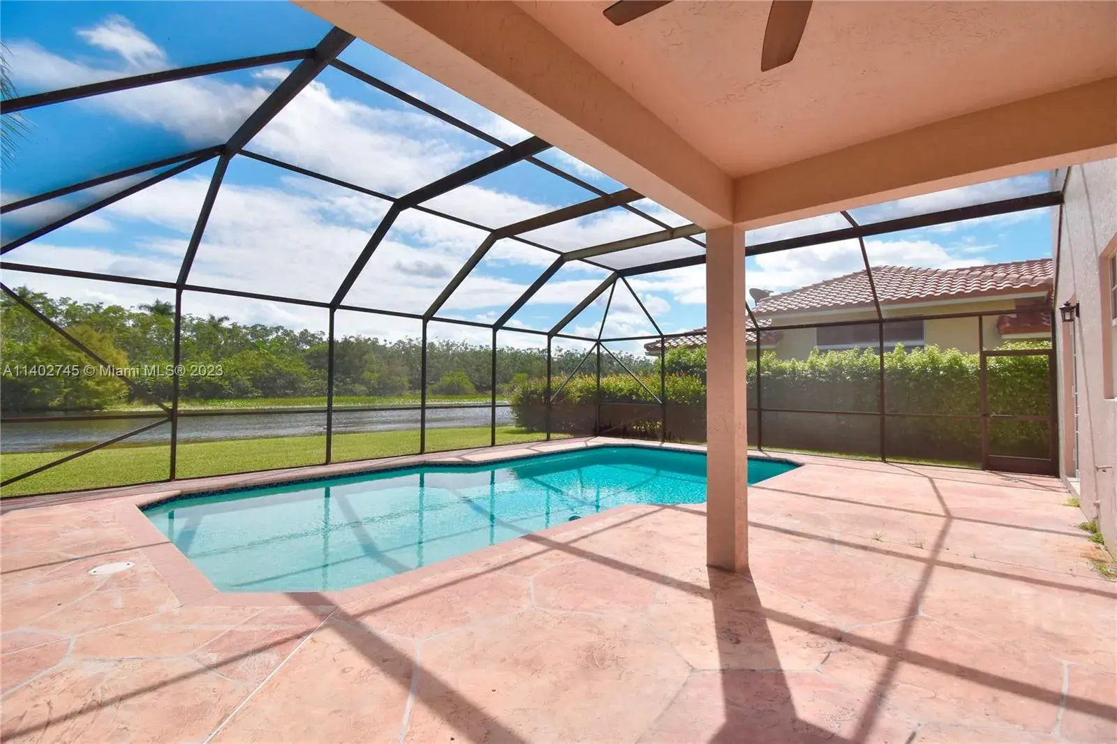 217 Landings Blvd, Weston FL 33327