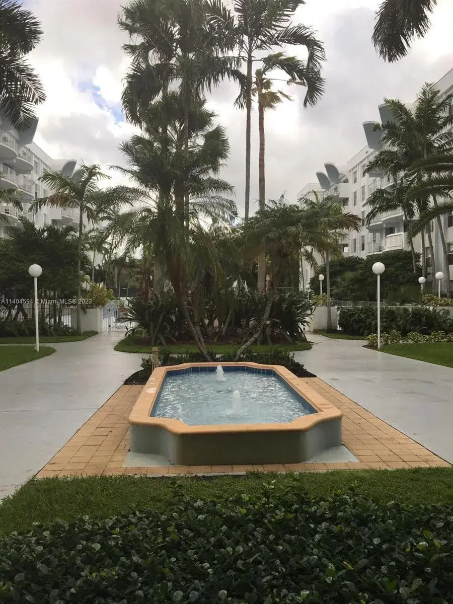 496 NW 165th St Rd # D312, Miami FL 33169