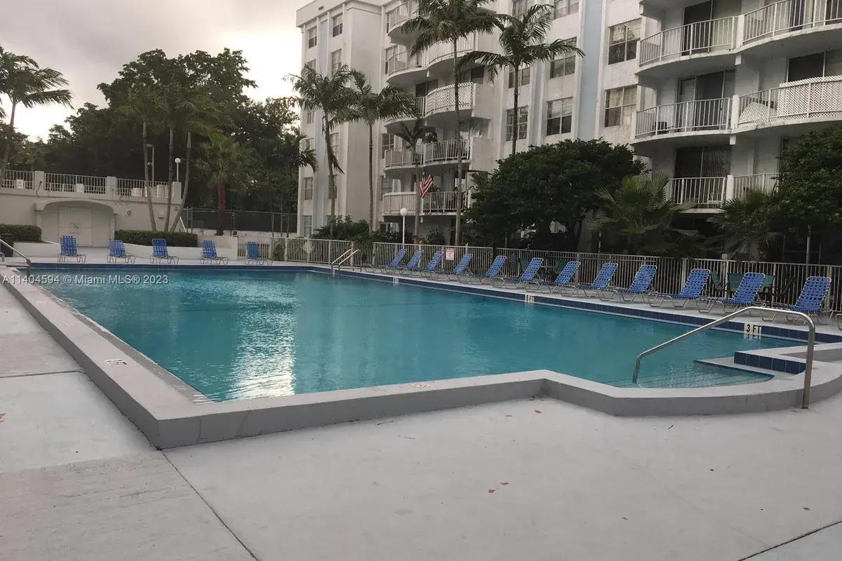 496 NW 165th St Rd # D312, Miami FL 33169