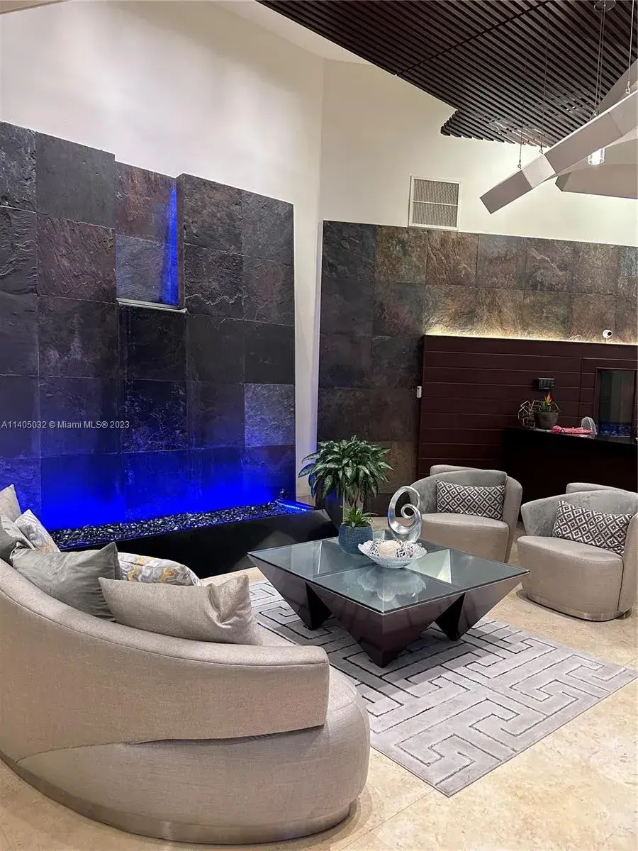 3300 NE 191st St # 904, Aventura FL 33180