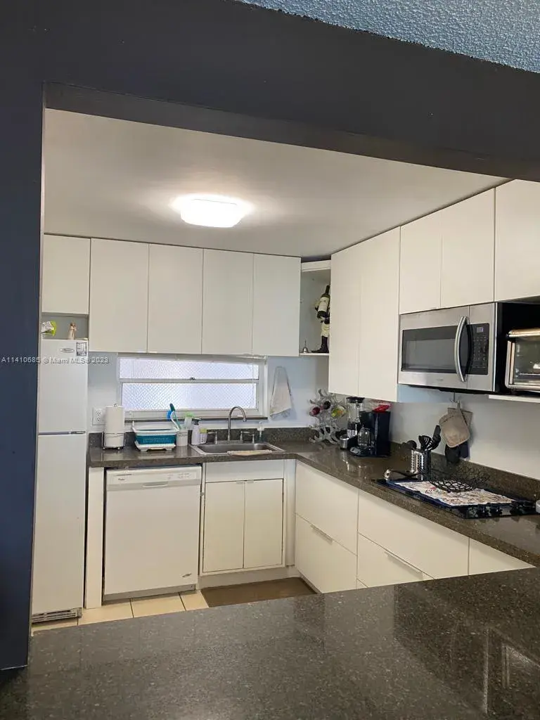 100 Ocean Lane Dr # 406, Key Biscayne FL 33149