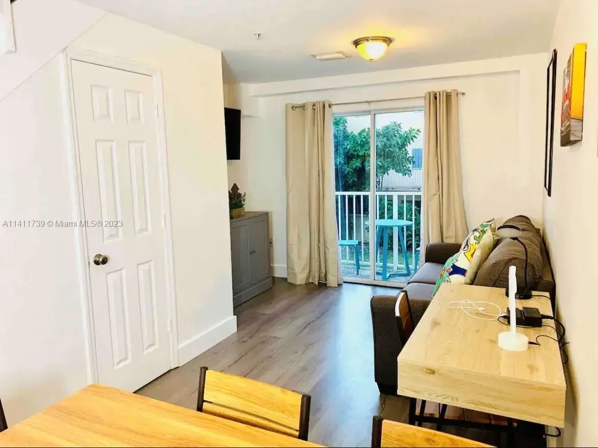 821 SW 2nd St # 6, Miami FL 33130