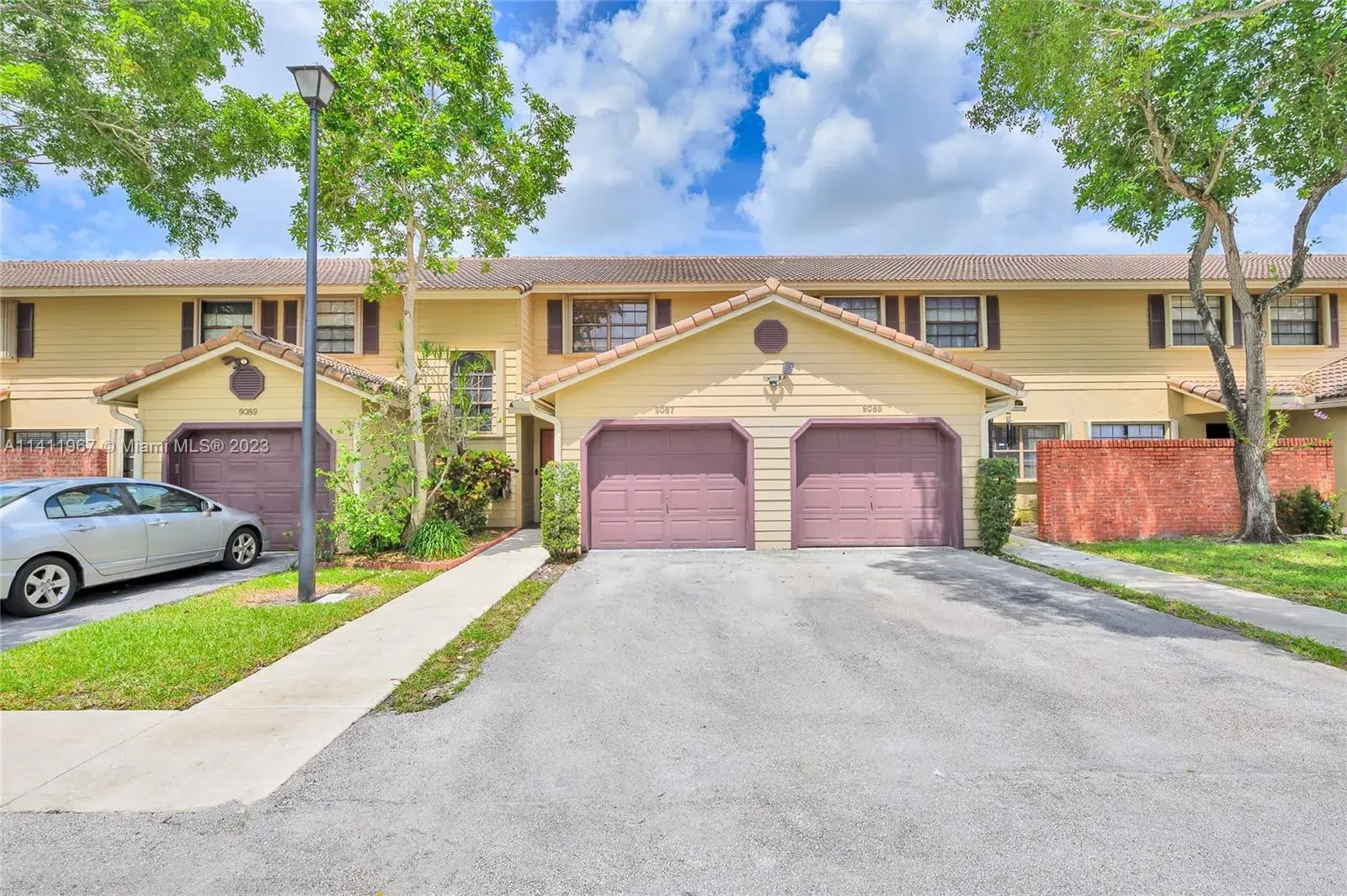 9087 Vineyard Lake Dr, Plantation FL 33324