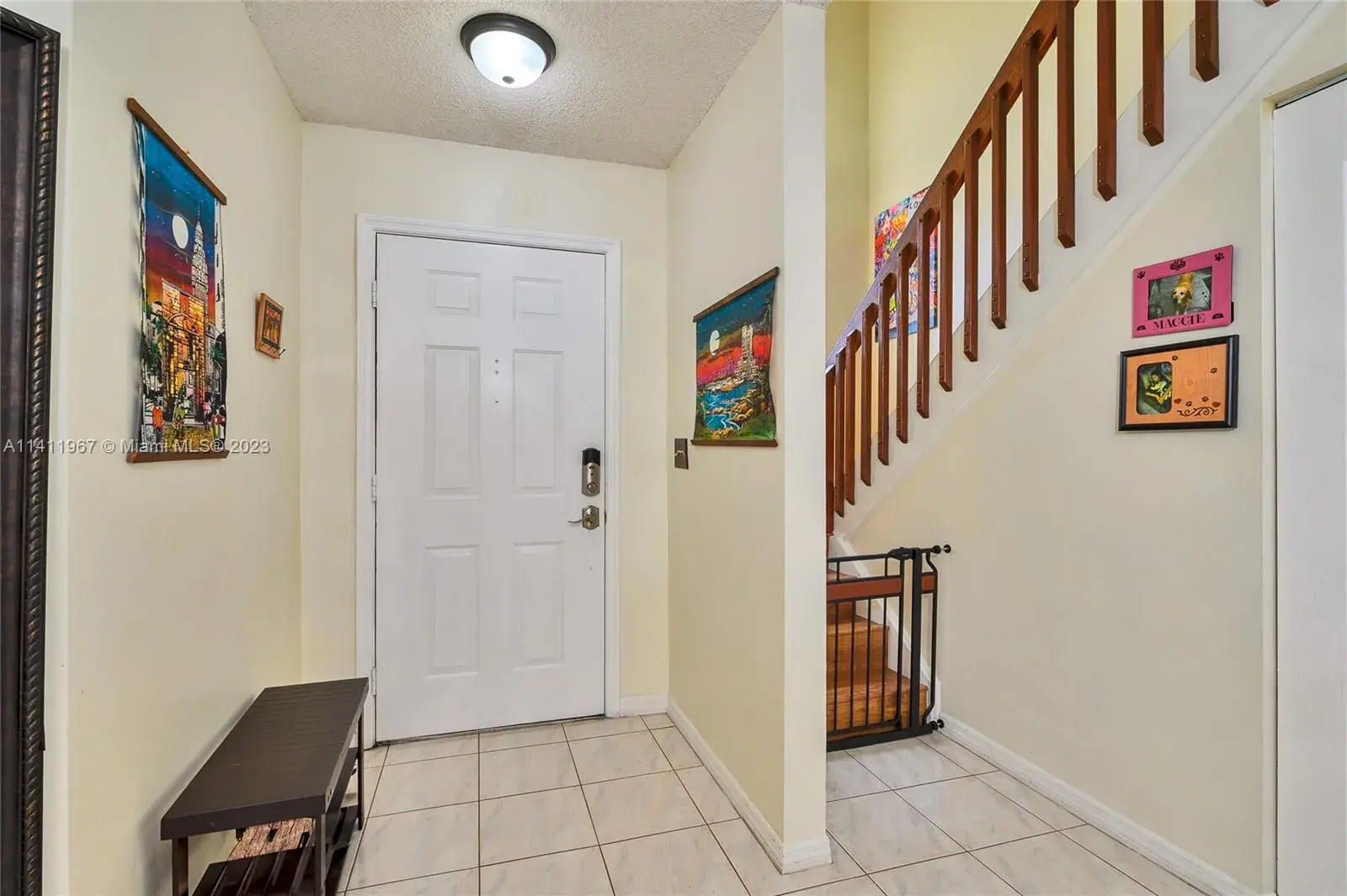 9087 Vineyard Lake Dr, Plantation FL 33324