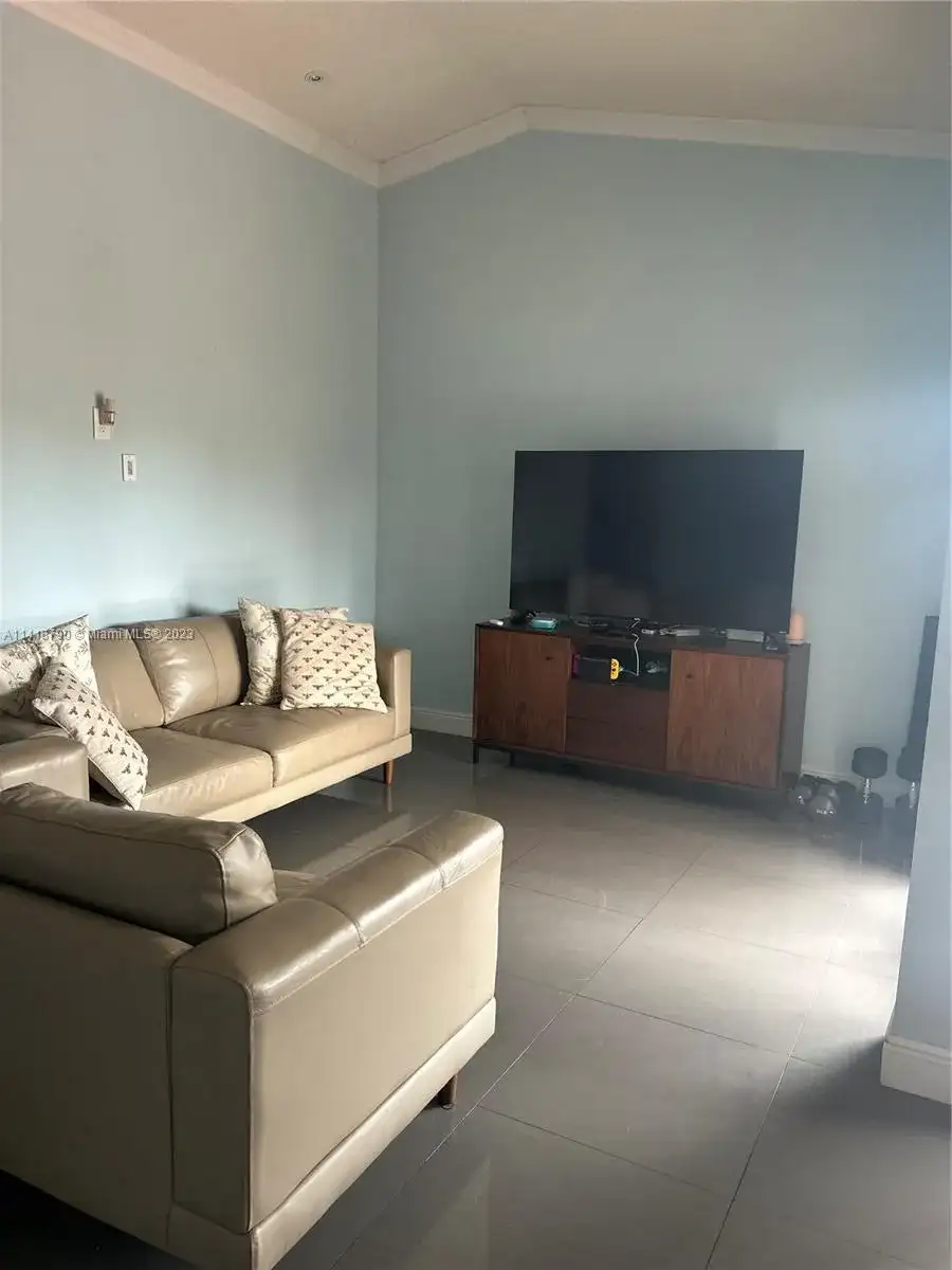 6268 NW 170th Ter, Hialeah FL 33015 photo 2