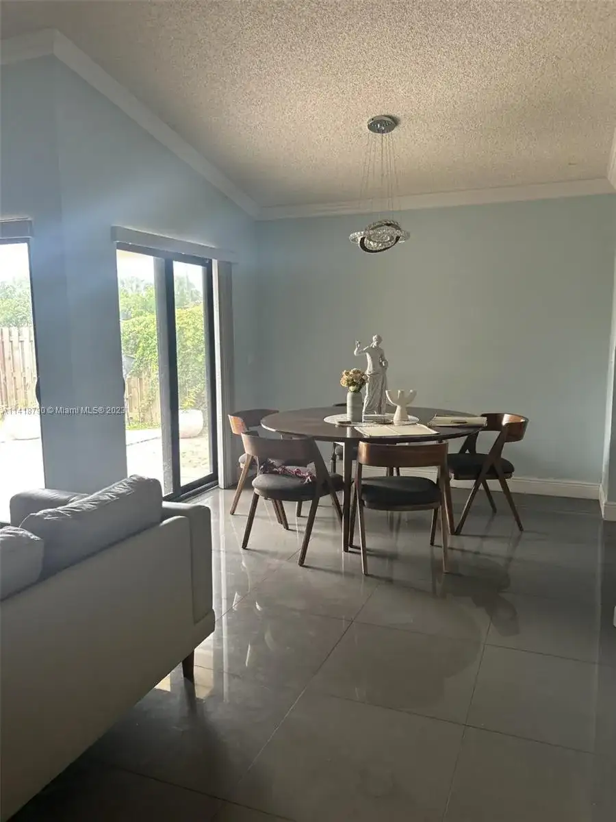 6268 NW 170th Ter, Hialeah FL 33015 photo 4