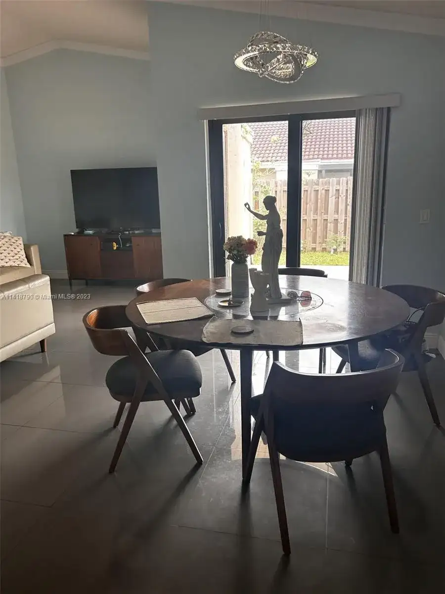 6268 NW 170th Ter, Hialeah FL 33015 photo 5