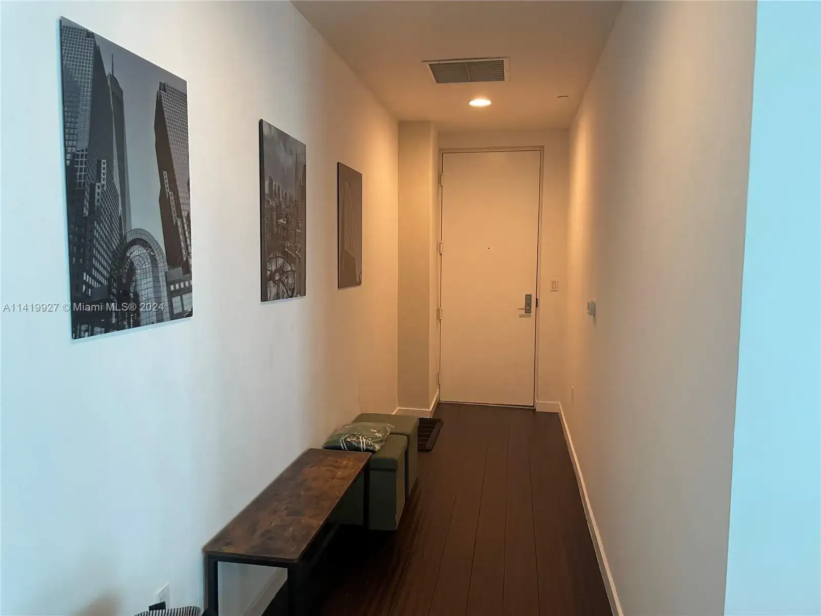 55 SE 6th St, Miami FL 33131 photo 2