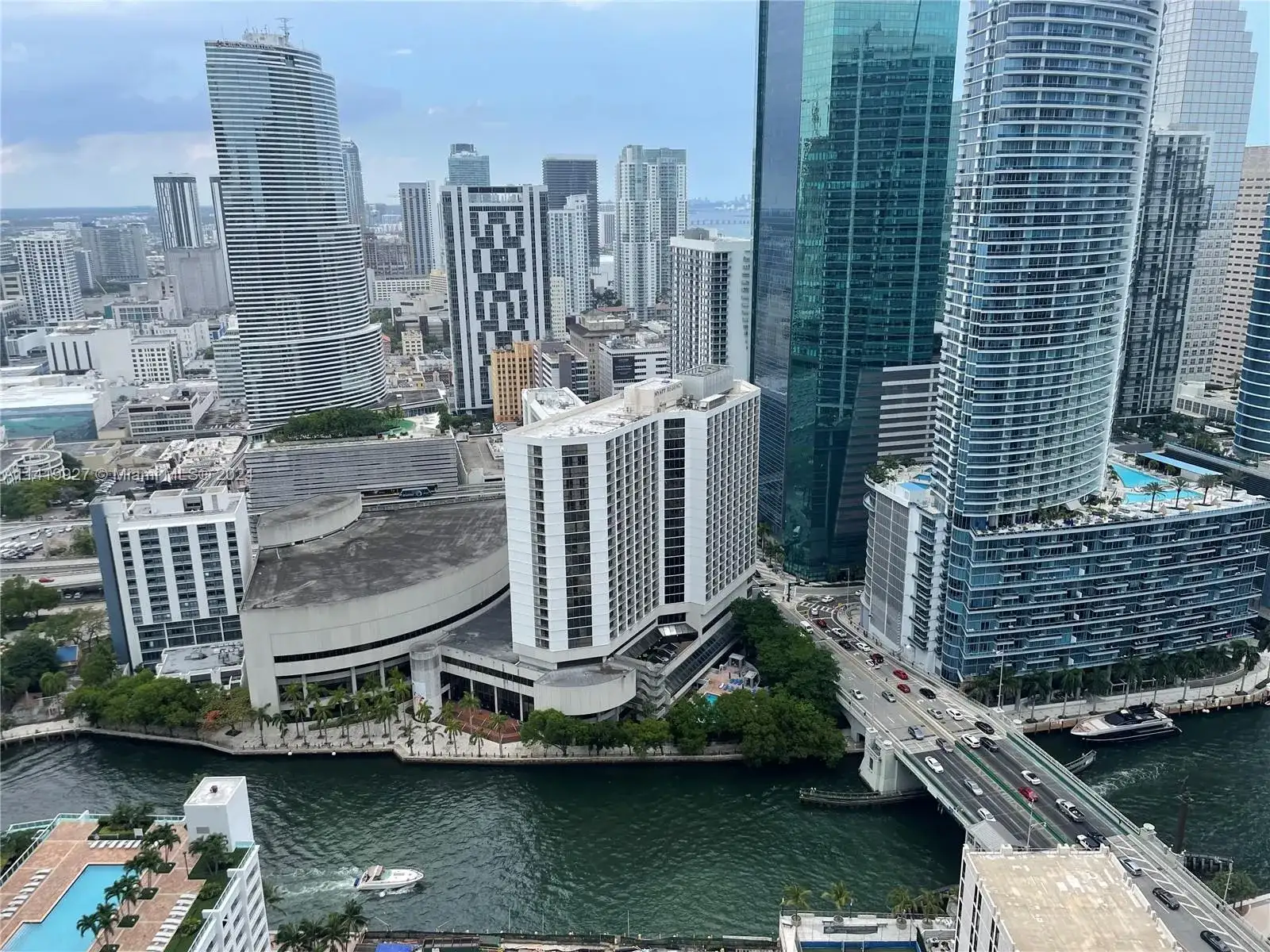 55 SE 6th St, Miami FL 33131 photo 3