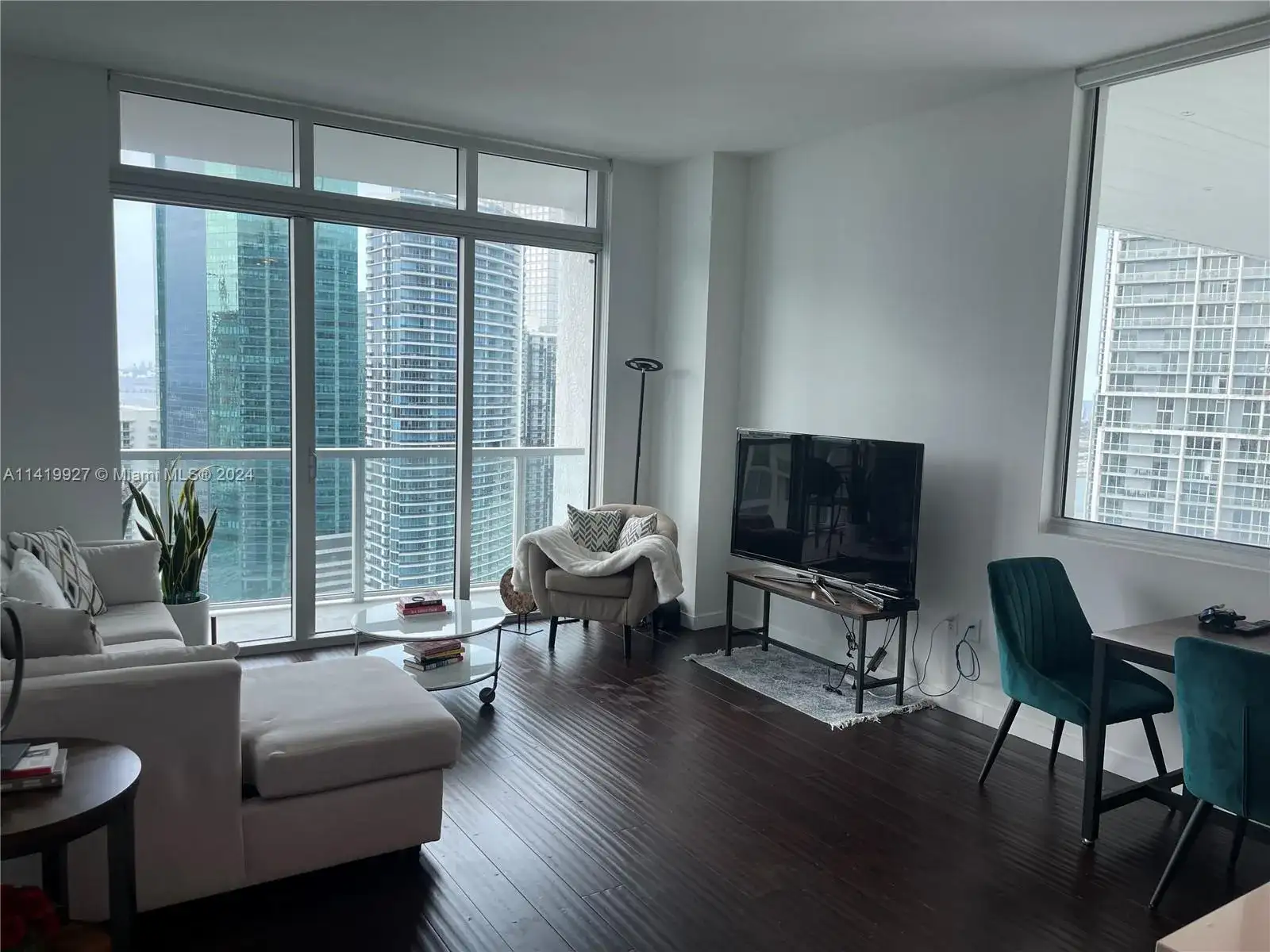 55 SE 6th St, Miami FL 33131 photo 5
