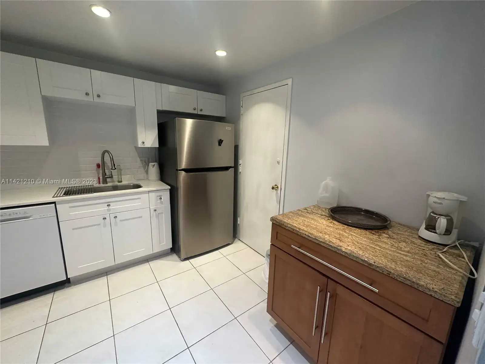 401 Golden Isles Dr # 603, Hallandale Beach FL 33009 photo 2