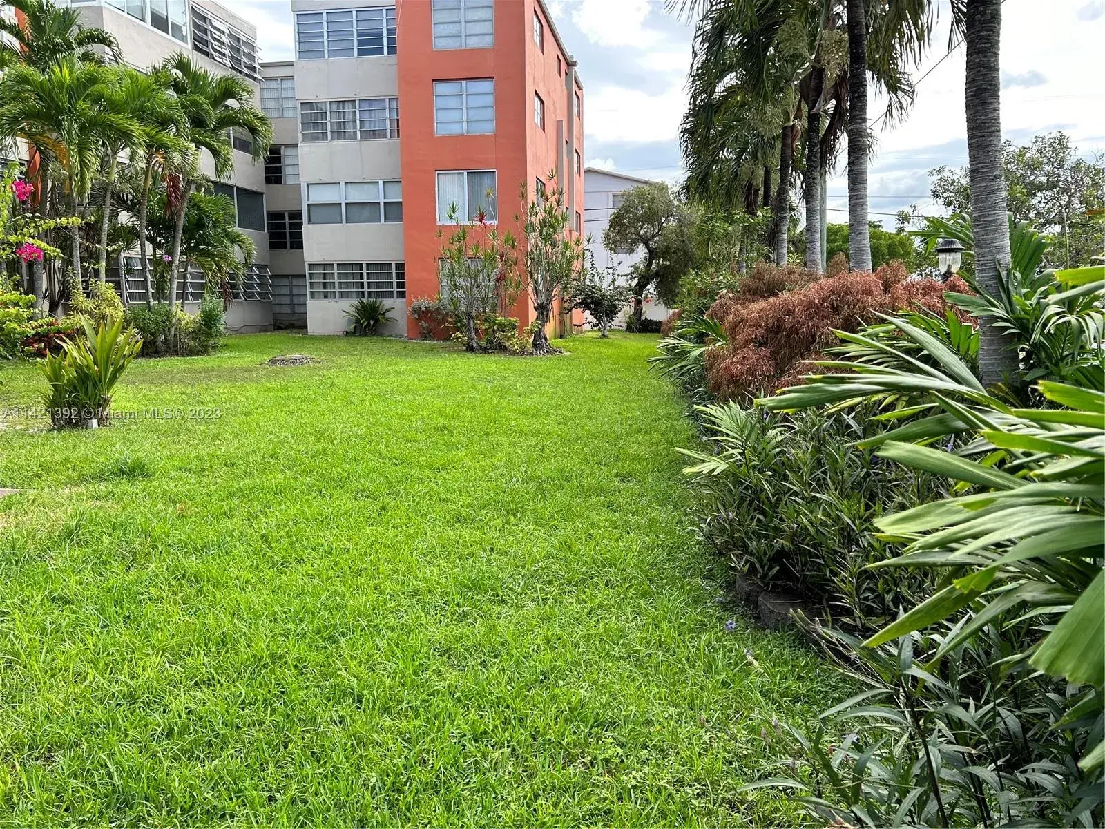 1850 NE 169th St # 311, North Miami Beach FL 33162