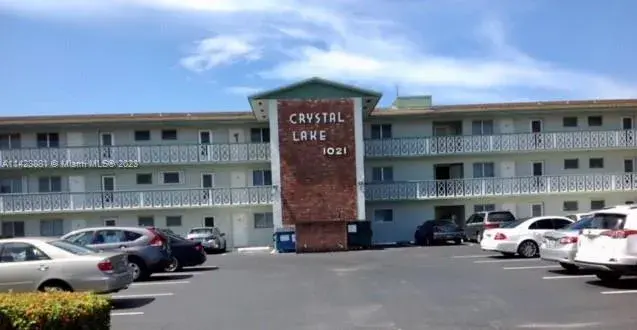 1021 Crystal Lake Dr # 101, Deerfield Beach FL 33064