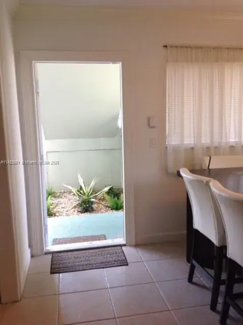 1021 Crystal Lake Dr # 101, Deerfield Beach FL 33064