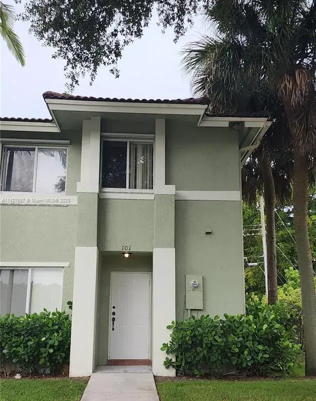 101 Hidden Court rd # A, Hollywood FL 33023