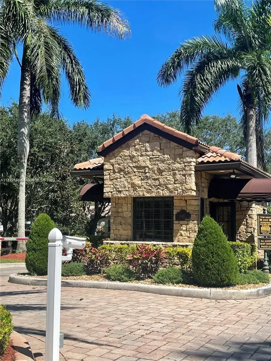 6802 NW 81st Ct, Parkland FL 33067 photo 5