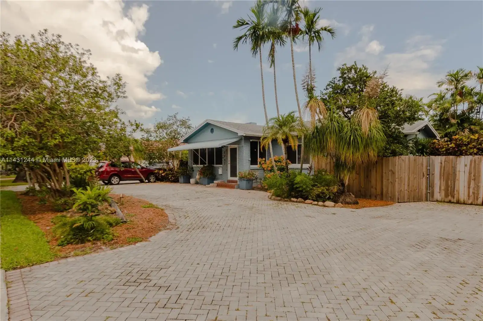 2533 Fillmore St, Hollywood FL 33020 photo 2