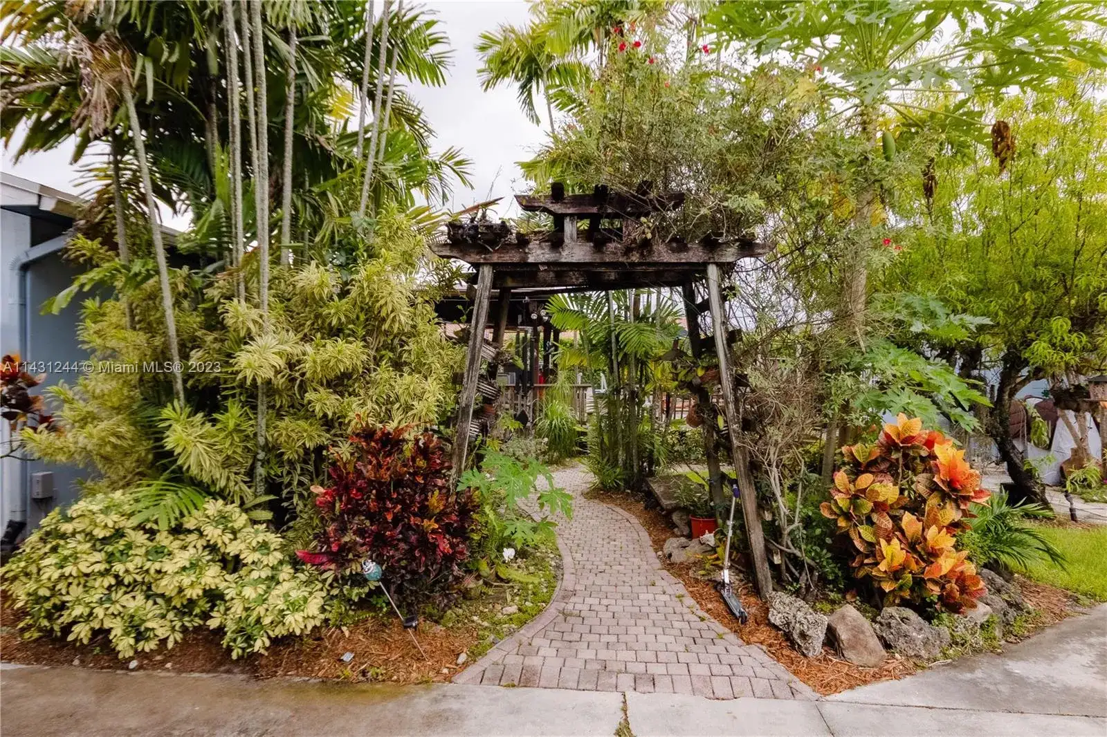2533 Fillmore St, Hollywood FL 33020 photo 4