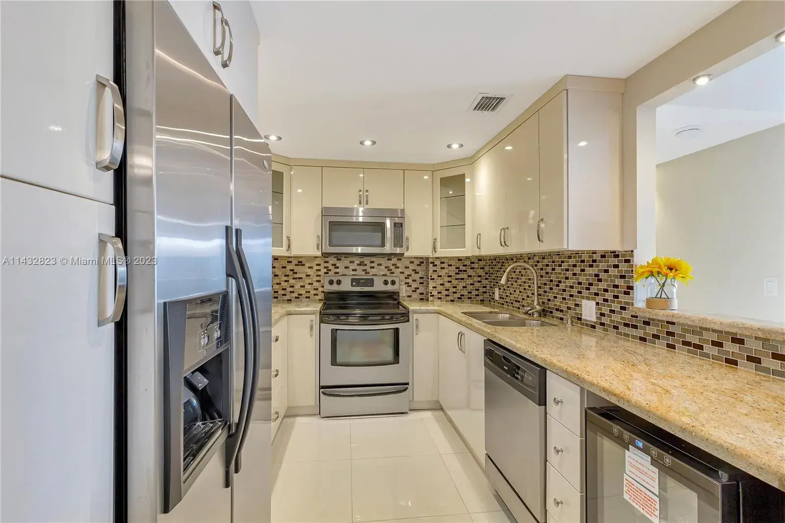 100 E Bayview Dr # 606, Sunny Isles Beach FL 33160