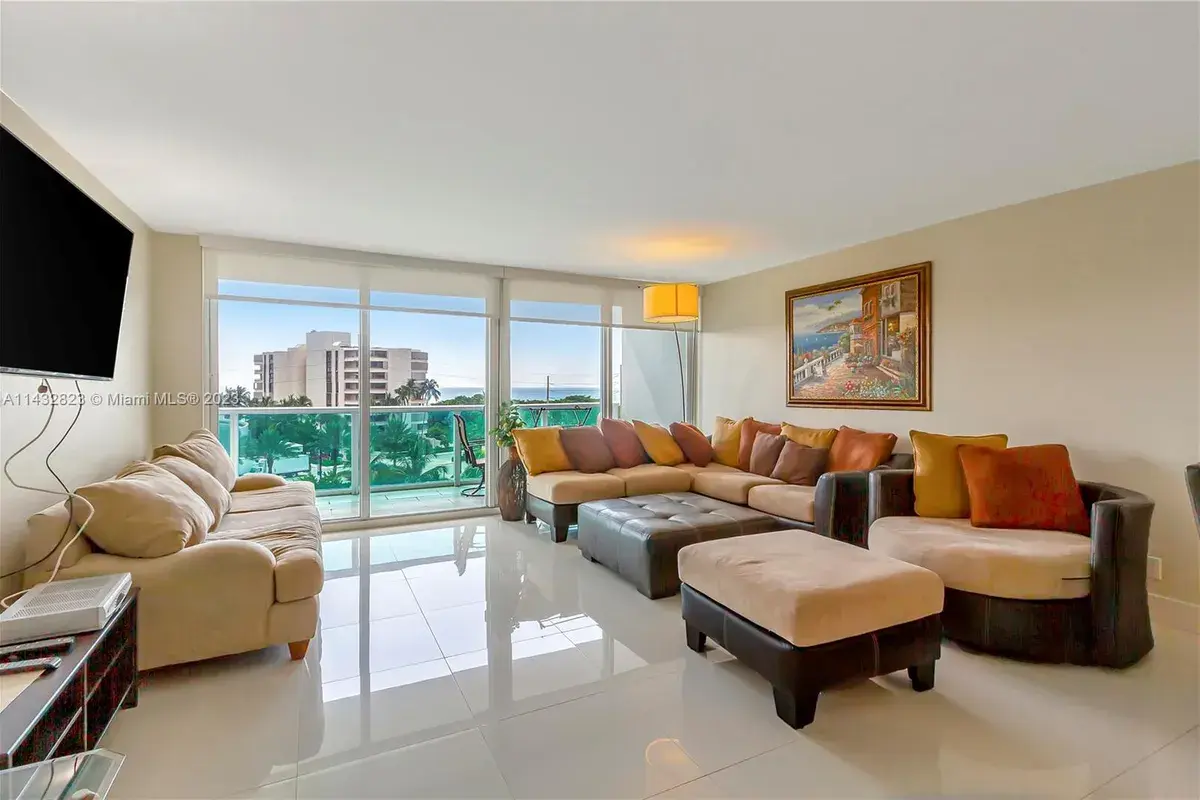 100 E Bayview Dr # 606, Sunny Isles Beach FL 33160