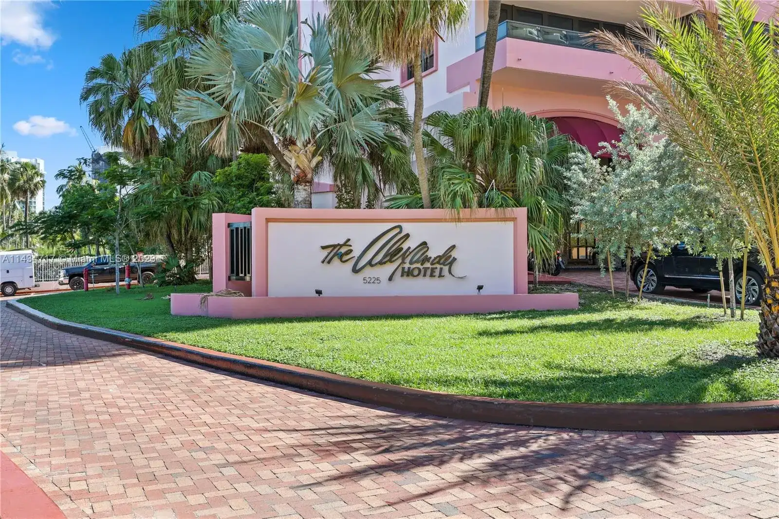 5225 Collins Ave # 1118, Miami Beach FL 33140 photo 2