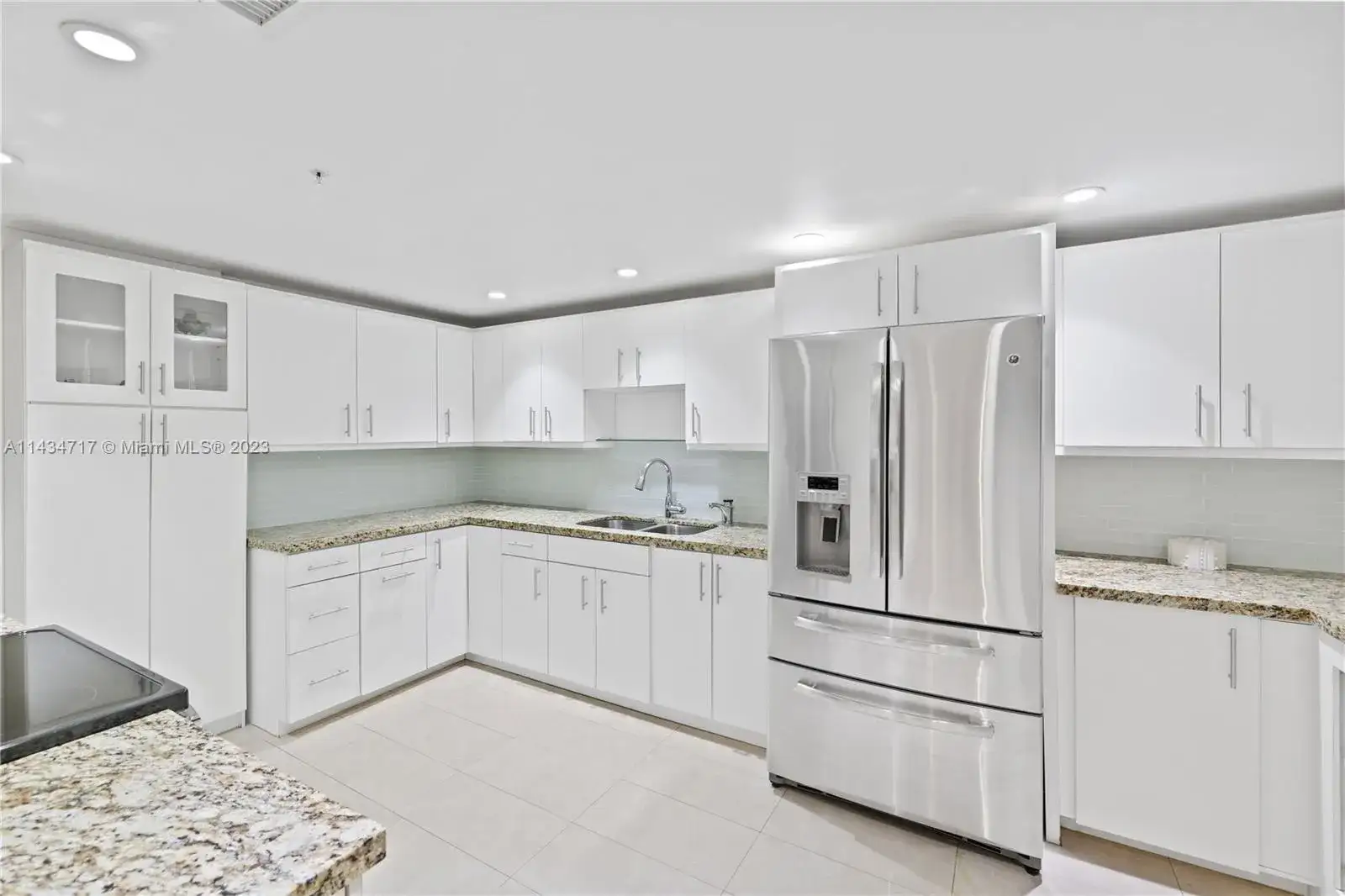 5225 Collins Ave # 1118, Miami Beach FL 33140 photo 3